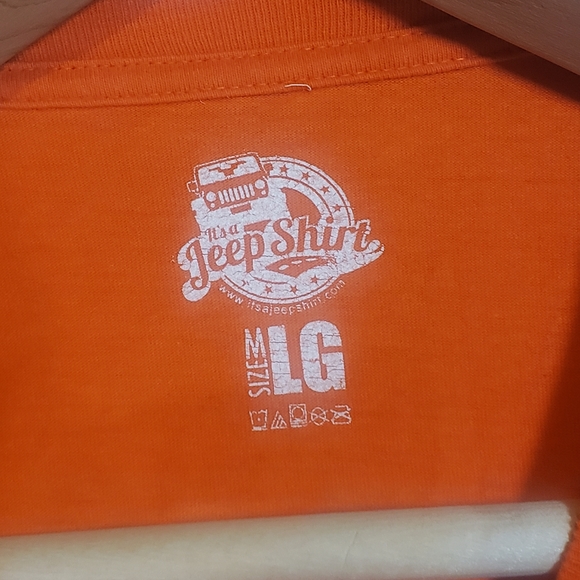 Jeep brand shirt. 5 jeeps on the front. From drivable to needing repairs, unique - Picture 2 of 5